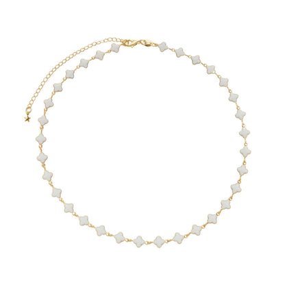 Colar Dourado com Trevos Brancos
