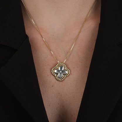 Colar Dourado e Prateado de Flor